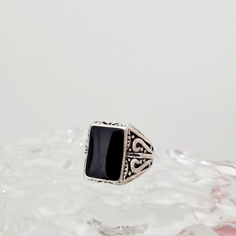 Brand New Silver Rectangular Ring Size: 8 US